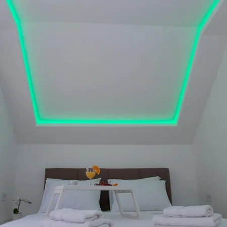 Golden Hill Apartment